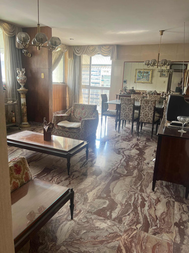 Ls Vendo Los Palos Grandes ,apartamento Muy Bien Ubicado