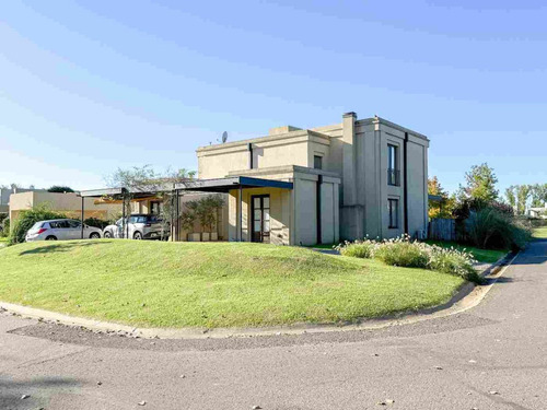 Casa En Venta En Pergamino En Barrio Cerrado