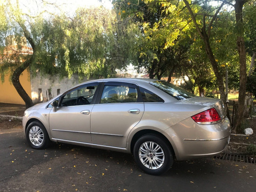 Fiat Linea 2012 1.8 16v Essence Flex Dualogic 4p