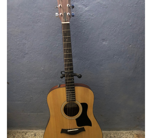 Guitarra Electroacústica Taylor Mod. 110e