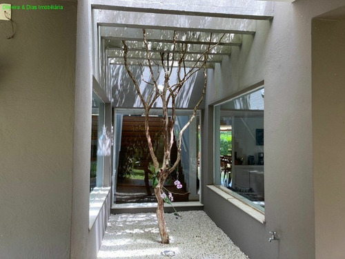 Imagem 3 de 30 de Casa Fantástica Sólida, Recém Reformada, Muito Bem Distribuída, Com Lindo Projeto Arquitetônico, Em Localização Privilegiada, Em Condomínio Fechado De - Ca01012 - 71016468