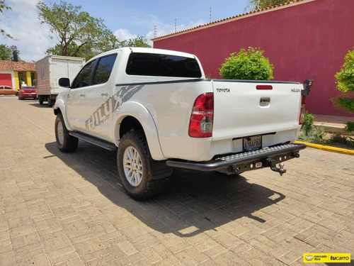 Imagen 4 de 14 de Toyota Hilux Kavak 4x4