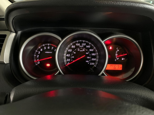 Nissan Tiida 1.8 Sedan 2012 Completo