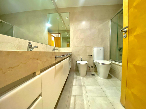 Alquiler De 3 Ambientes C/ 2 Cocheras Y Baulera - Madero Center