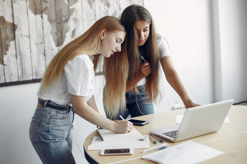 Residencia Estudiantil Femenina En Montevideo, Tres Cruces.