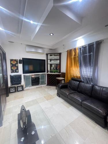 Foxpiantini.com - Za140 | Venta De Residencia En Piantini Y Serralles | Exclusividad Y Estilo Contemporáneo
