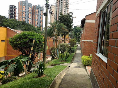 Casa En Venta En Sabaneta, Antioquia, Ambiente Tranquilo