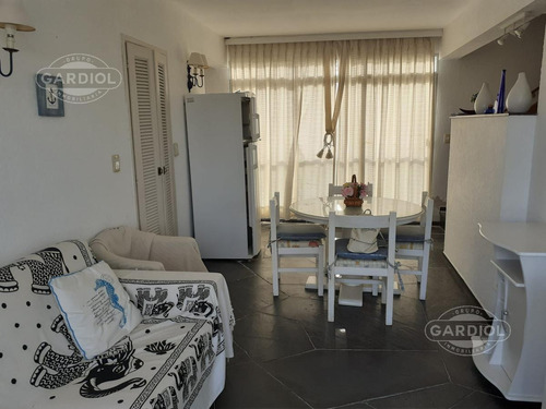 Imagen 3 de 23 de Apartamento 2 Dormitorios En Playa Mansa Primera Linea. Punta Del Este.