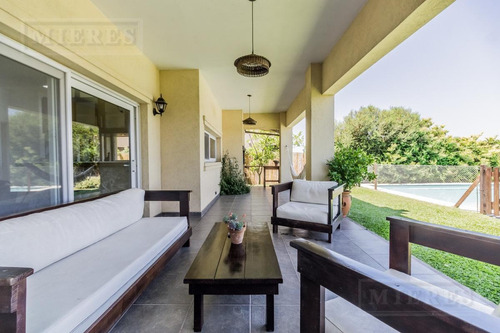 Casa En Venta Sobre Lote A La Laguna - San Agustín, Villanueva.