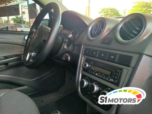 Imagem 13 de 15 de Volkswagen Voyage Comfortline 1.6 Prata 2011