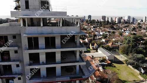 Yrigoyen Blvd · 4 Amb, Terraza 35 M2 ·