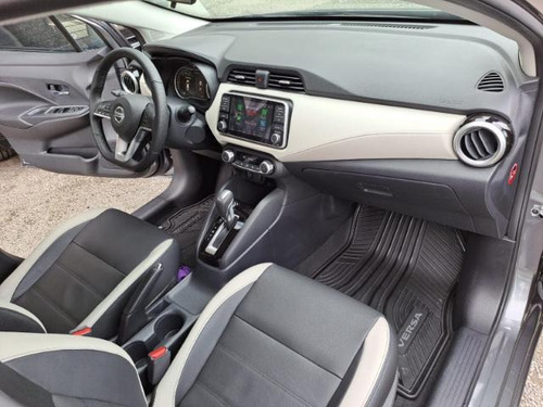 Imagen 11 de 13 de Nissan Versa Cvt Exclusive Cvt