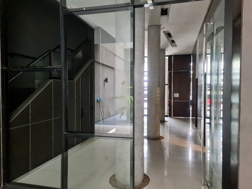 Dorrego 2400 Y Av. Cabildo. Torre Hollywood. Piso 6 Al Frente Con Vista Abierta. 2 Ambientes. 53 M2. Balcón Corrido Cochera Fija Y Cubierta. Amenities: Pileta Con Deck. Solarium. Terraza Con Parrilla.
