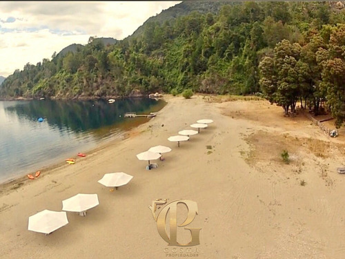 Leve Inclinación Acceso A Playa Con Vista Al Lago Y Volcanes