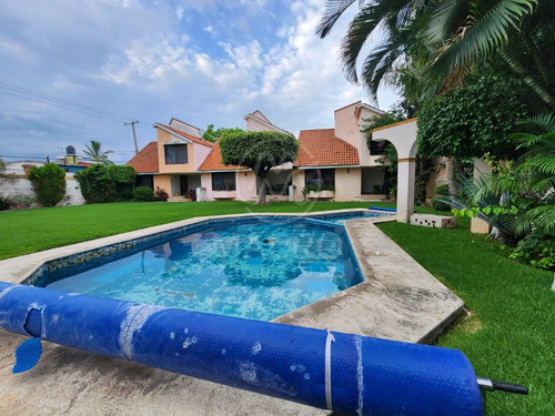 Casa En Venta En Col. Volcanes De Cuautla Apta A Créditos Con 3 Recamaras Amplias