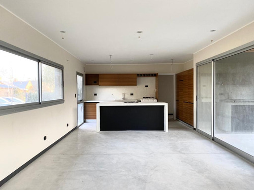 Casa De 2 Dormitorios Con Pileta Y Parrillero - San Eduardo- A Estrenar