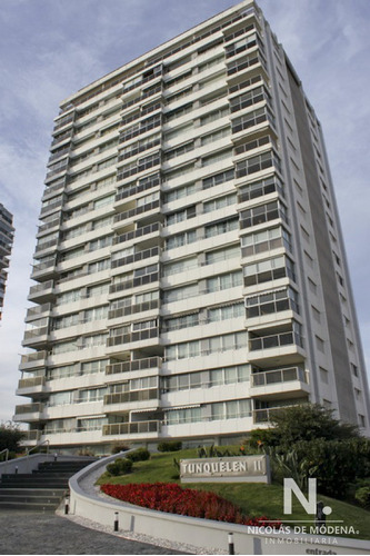 Apartamento 5 Dormitorios A Pasos Del Mar En Inmejorable Punto De Punta Del Este!