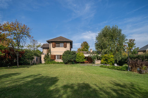 Venta Casa En Bella Vista En Barrio Cerrado