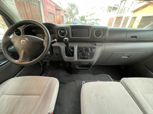 Imagen 7 de 13 de Nissan Urvan 2015 2.5 15 Pas Amplia Aa Mt