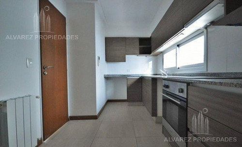 Imagen 3 de 5 de Departamento Dos Ambientes Venta Castelar Centro Permuta Leloir