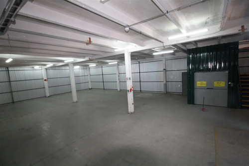 Oficina Con Bodegas En Recinto Logístico Del Sector De Macul