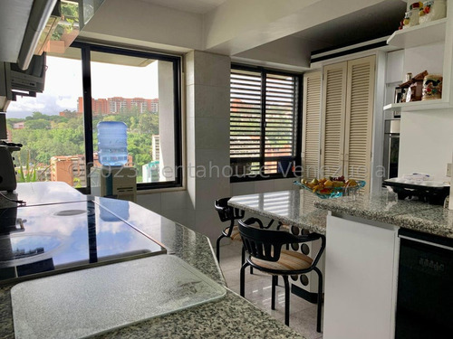 Urb. La Trinidad, Sector Sorocaima, Cerca Centro Médico Docente La Trinidad !! Excelente Apartamento, Con O Sin Muebles, 184 M2, 3 Hab., 3 Baños, 2 Pe. Condominio Tipo Resort. Inmejorable Ubicación !!