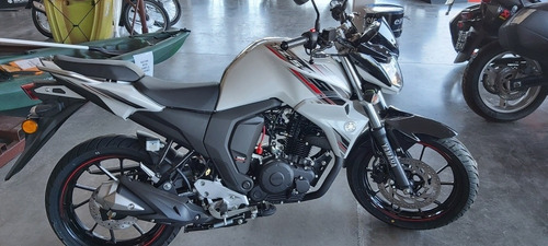 Imagen 4 de 8 de Yamaha Fz S D