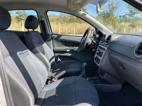 Imagem 11 de 14 de Volkswagen Novo Voyage 1.0 2015
