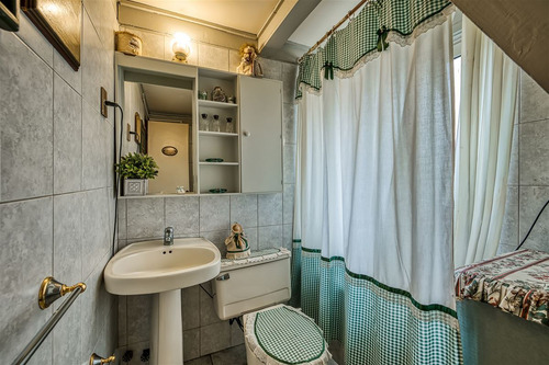 Casa En Venta De 5 Dorm. En Lo Barnechea