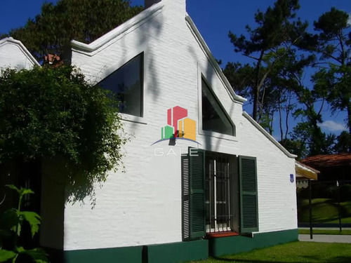 Casa 4 Dormitorios En Playa Mansa Punta Del Este Con Gran Terreno