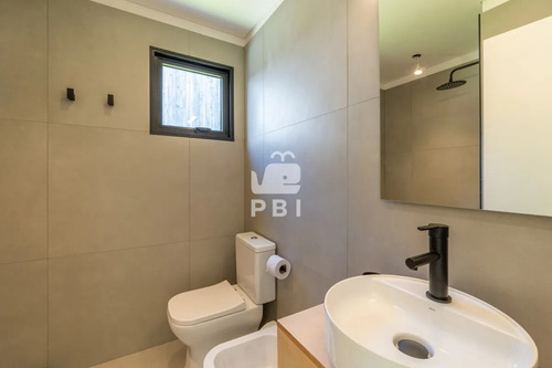 Casa 3 Dormitorios En Club Del Lago, Punta Ballena - Ref : Pbi2652