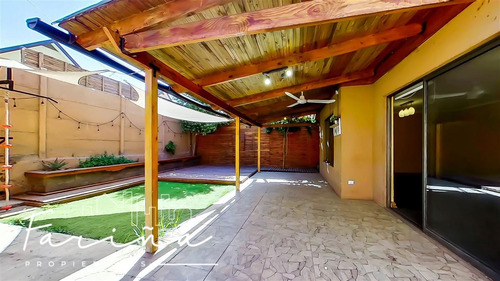 Arriendo Casa 3d, 4 Baños Y Servicio - Portones De Chicureo