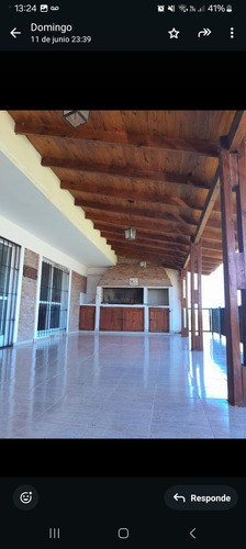 Casa De 4 Dormitorios Y 3 Baños Con Casa De Casero