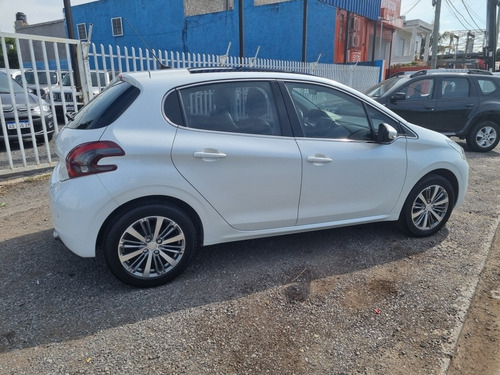 Imagen 9 de 18 de Peugeot 208 2016 1.6 Feline