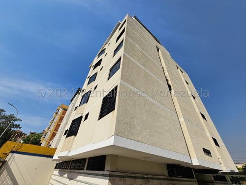 Vendo Apartamento En Urbanizacion La Soledad, Codigo 24-21224 Cm 