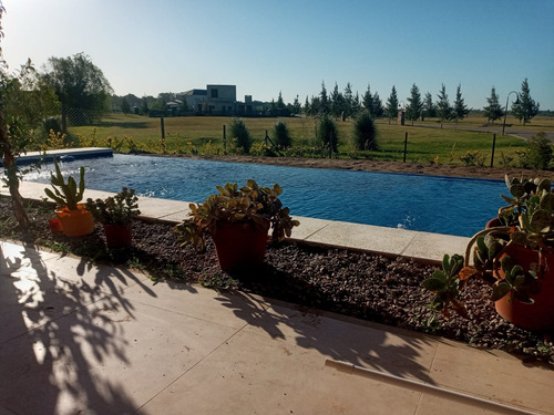 Casa En Alquiler Anual Naudir Escobar