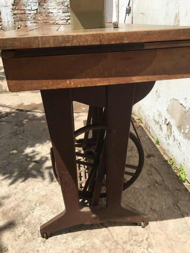 Máquina De Coser A Pedal Visa S.p.a. Voghera. Italiana