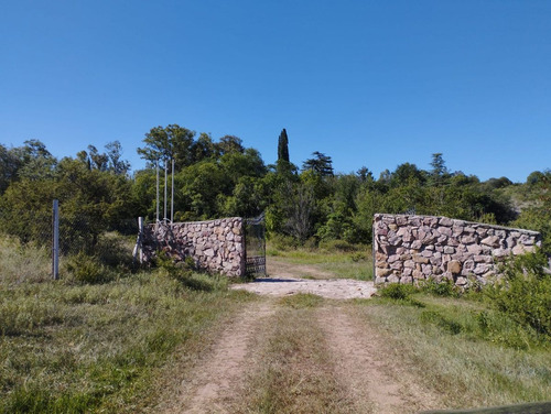Lote De 2000 M2 En Tanti En Un Excelente Entorno