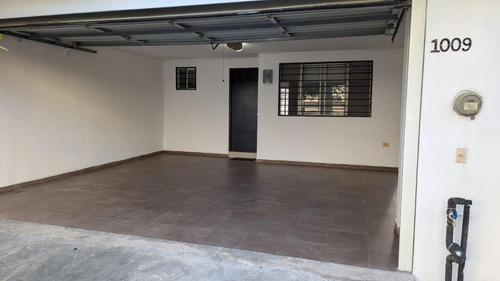 Casa En Venta En Monterrey Zona Escobedo Col. Misión De Anáhuac, Cerca Ave. Sendero.