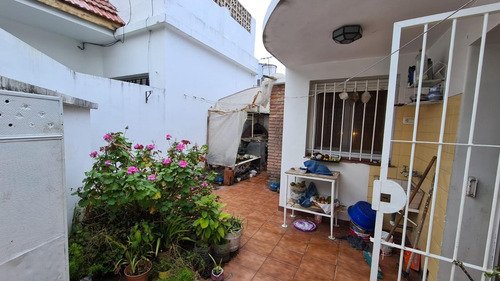 Imagen 9 de 10 de Casa Ph Con Ambientes Amplios Y Luminosos En Castelar Sur