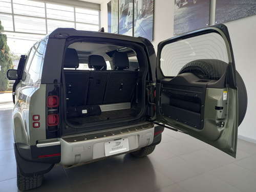 Land Rover Defender 2021