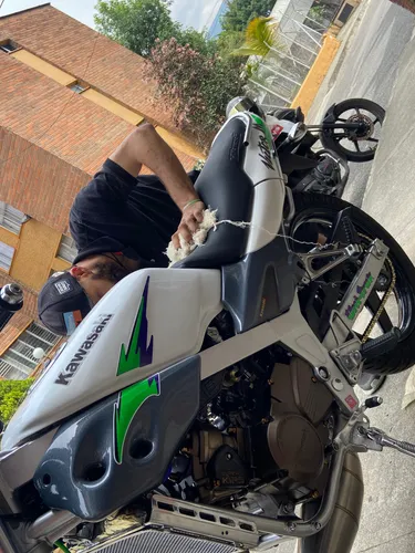 Víctor M Kawasaki