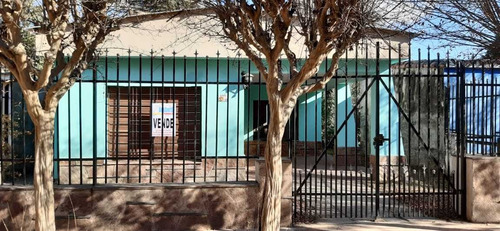 Gusberti Propiedades Vende: Chalet En La Localidad B. Massé