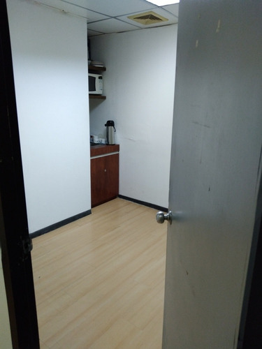 Imagen 18 de 29 de Alquilo Oficinas En Los Palos Grandes