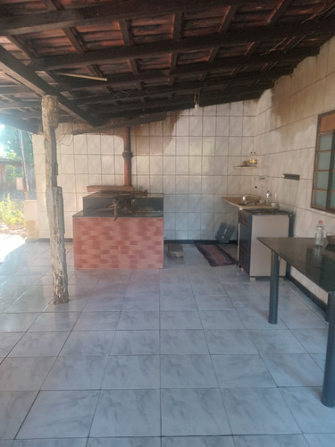 Sitio, Sendo Casa Com 3 Quartos,uma Suite,um Banheiro Social