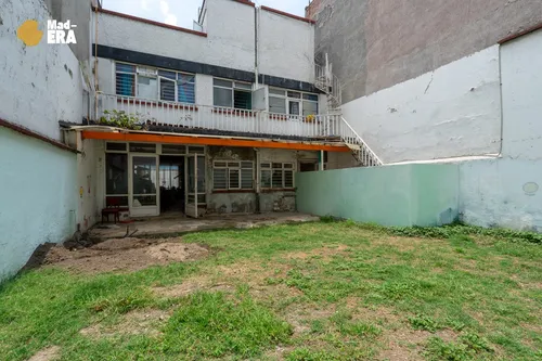 Casa De 4 Recamaras Con Uso De Suelo Comercial Y Jardín Junto Al Centro Médico La Raza