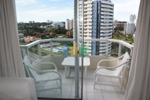 Apartamento En Brava, 2 Dormitorios *- Ref: 2710