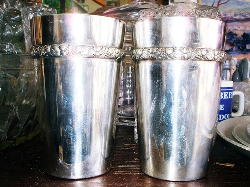 Juego De Dos Vasos De Silver Plated Marca Floreat Grabados E