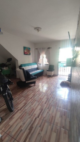 Venta De Casa De 3 Niveles, Barrio Salvador