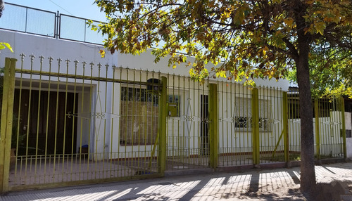 Maria Curie, Casa 3 Dorm, 2 Baños, Actualmente Dividida En Dos Unidades. 